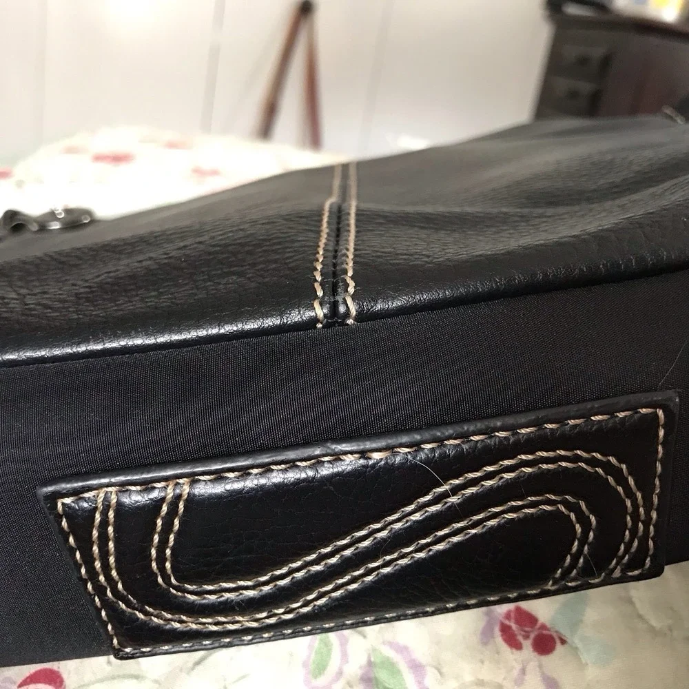 Sak Leather‎ Black shoulder Bag Donut Shaped Charm